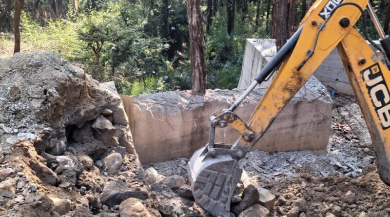 भू-माफिया; अतिक्रमण विरूद्ध जिला प्रशासन का एक्शन जारी; सरकारी नाले-नौले पर प्लाटिंग ध्वस्त